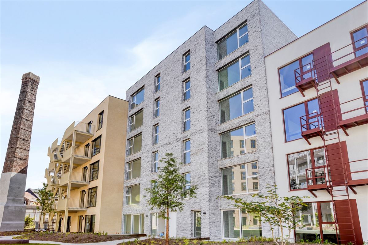 CENTRAAL GELEGEN PENTHOUSE MET 2 SLKS + TERRAS 