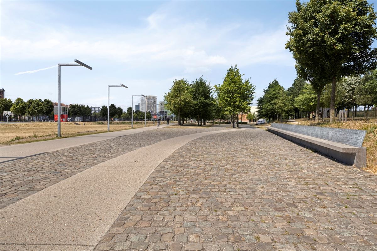 CENTRAAL GELEGEN PENTHOUSE MET 2 SLKS + TERRAS 