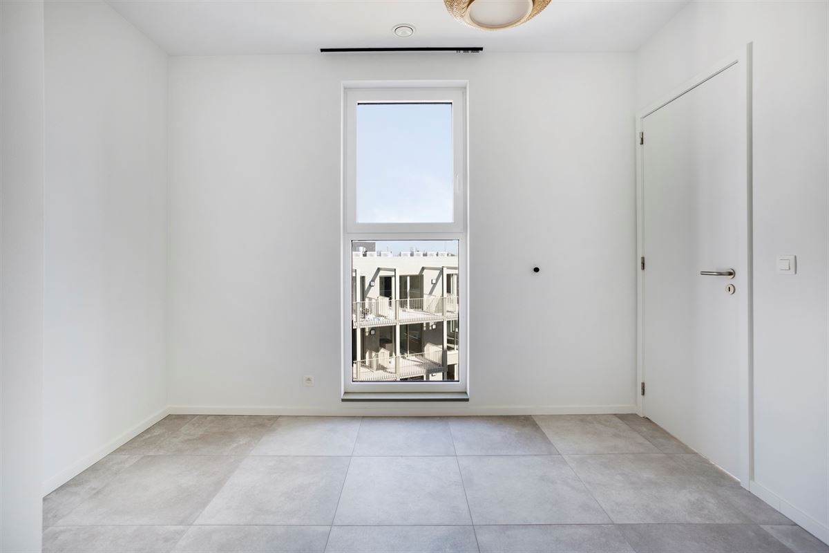 CENTRAAL GELEGEN PENTHOUSE MET 2 SLKS + TERRAS 