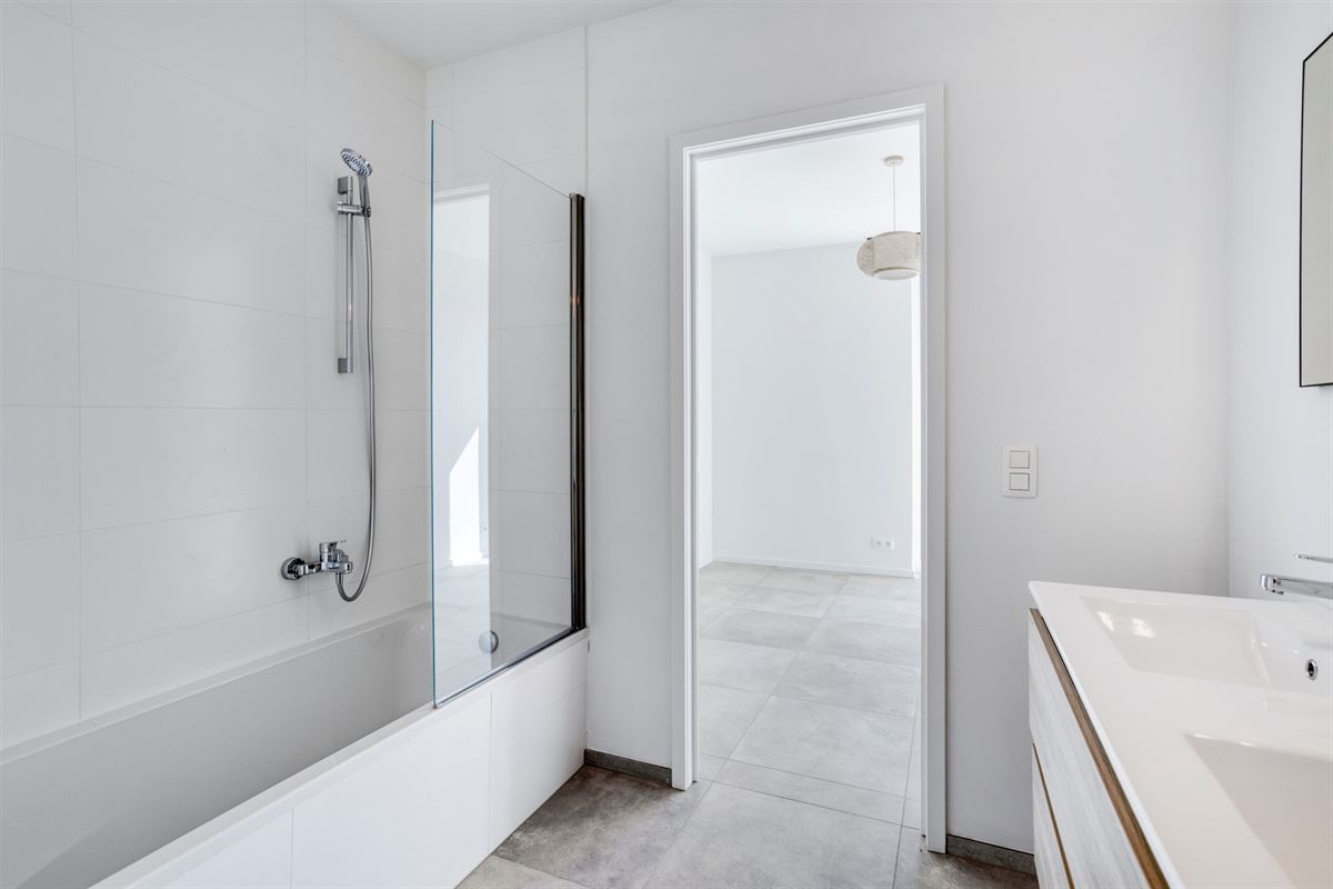 CENTRAAL GELEGEN PENTHOUSE MET 2 SLKS + TERRAS