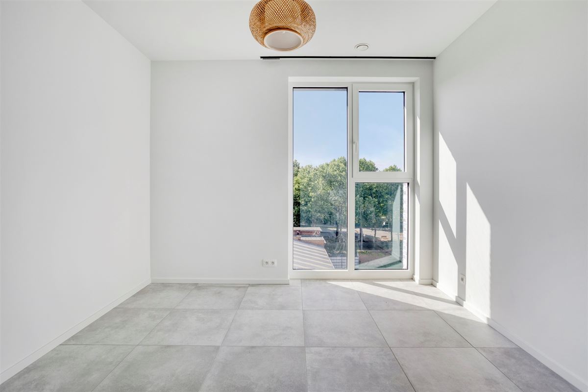 CENTRAAL GELEGEN PENTHOUSE MET 2 SLKS + TERRAS 