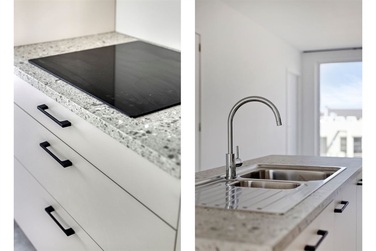 CENTRAAL GELEGEN PENTHOUSE MET 2 SLKS + TERRAS