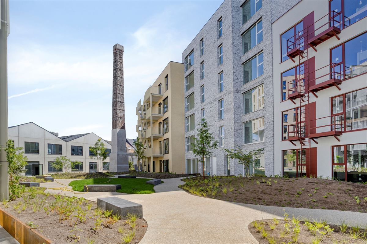 CENTRAAL GELEGEN PENTHOUSE MET 2 SLKS + TERRAS 