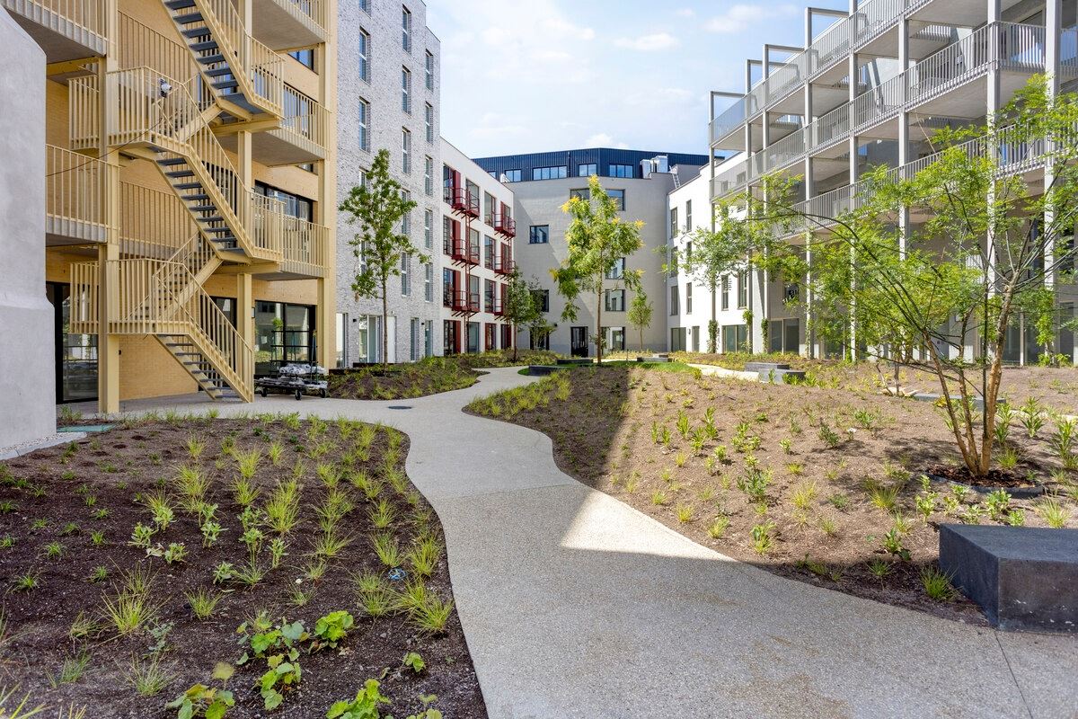 CENTRAAL GELEGEN APP. MET 2 SLKS + TERRAS