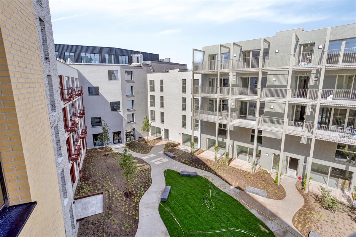 CENTRAAL GELEGEN PENTHOUSE MET 2 SLKS + TERRAS 