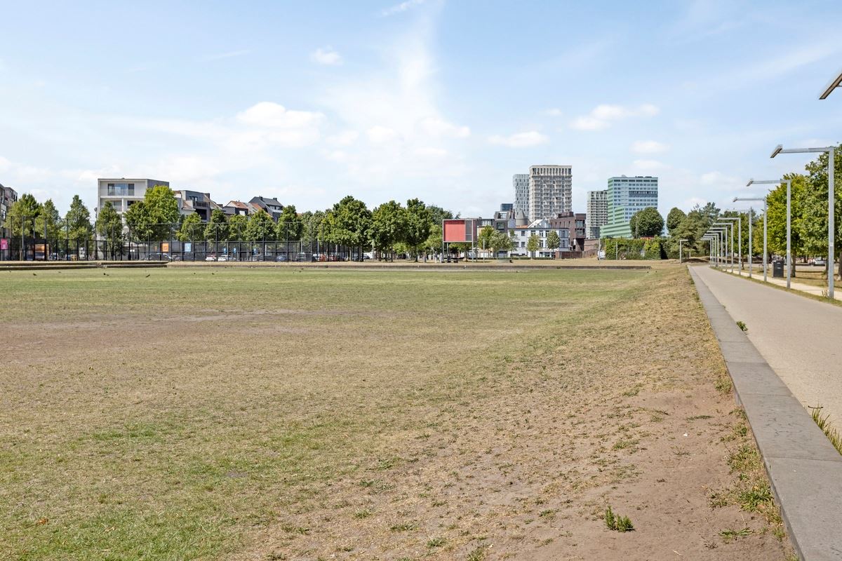 CENTRAAL GELEGEN APP. MET 2 SLKS + TERRAS