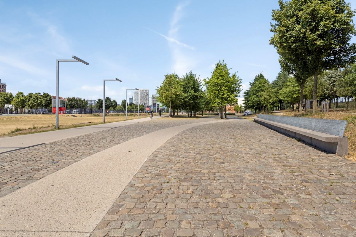 CENTRAAL GELEGEN APP. MET 2 SLKS + TERRAS