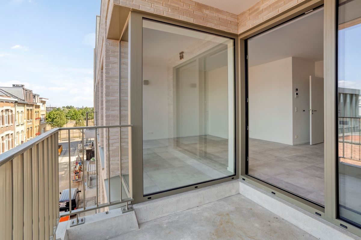 CENTRAAL GELEGEN APP. MET 2 SLKS + TERRAS