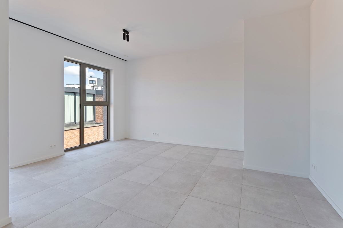 CENTRAAL GELEGEN APP. MET 2 SLKS + TERRAS