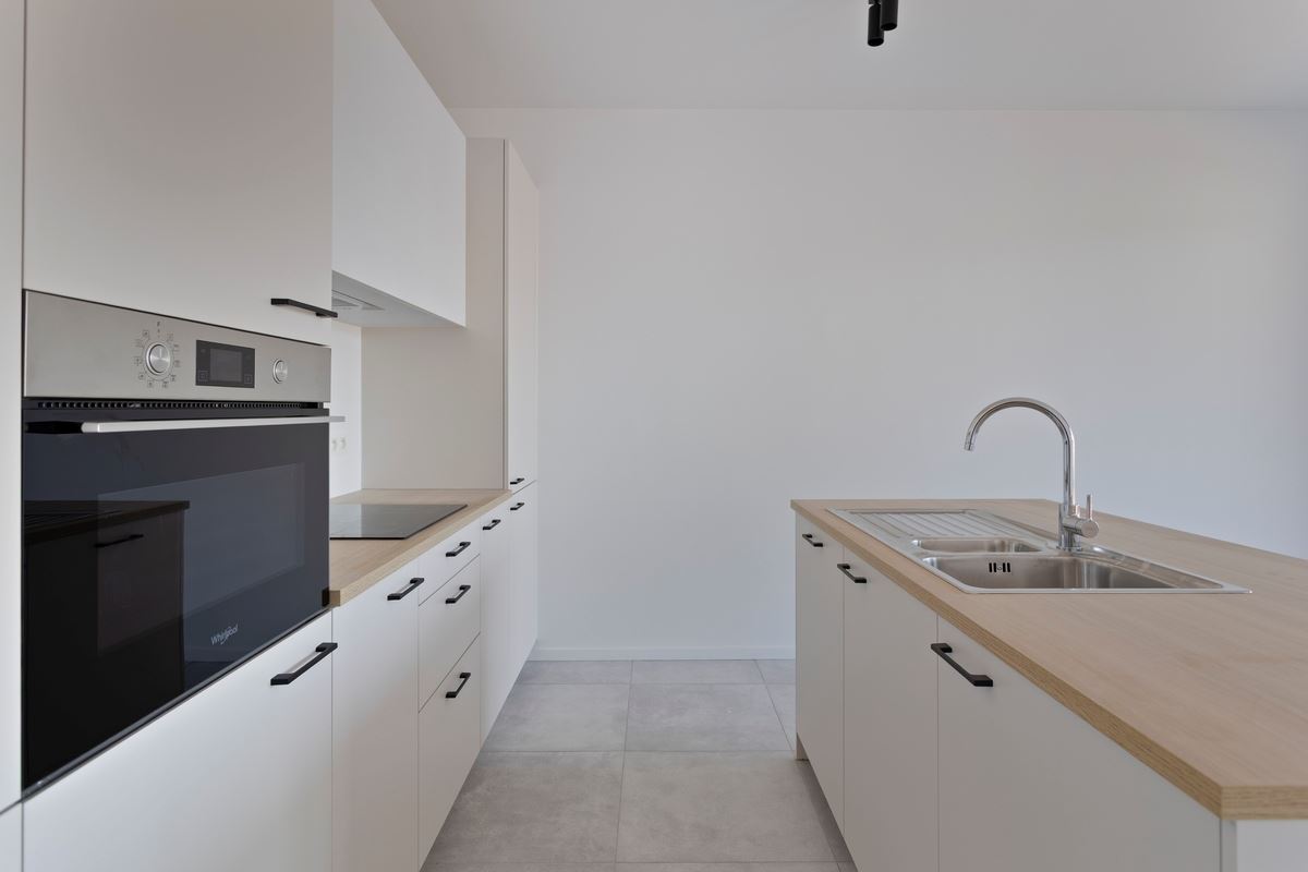 CENTRAAL GELEGEN APP. MET 2 SLKS + TERRAS