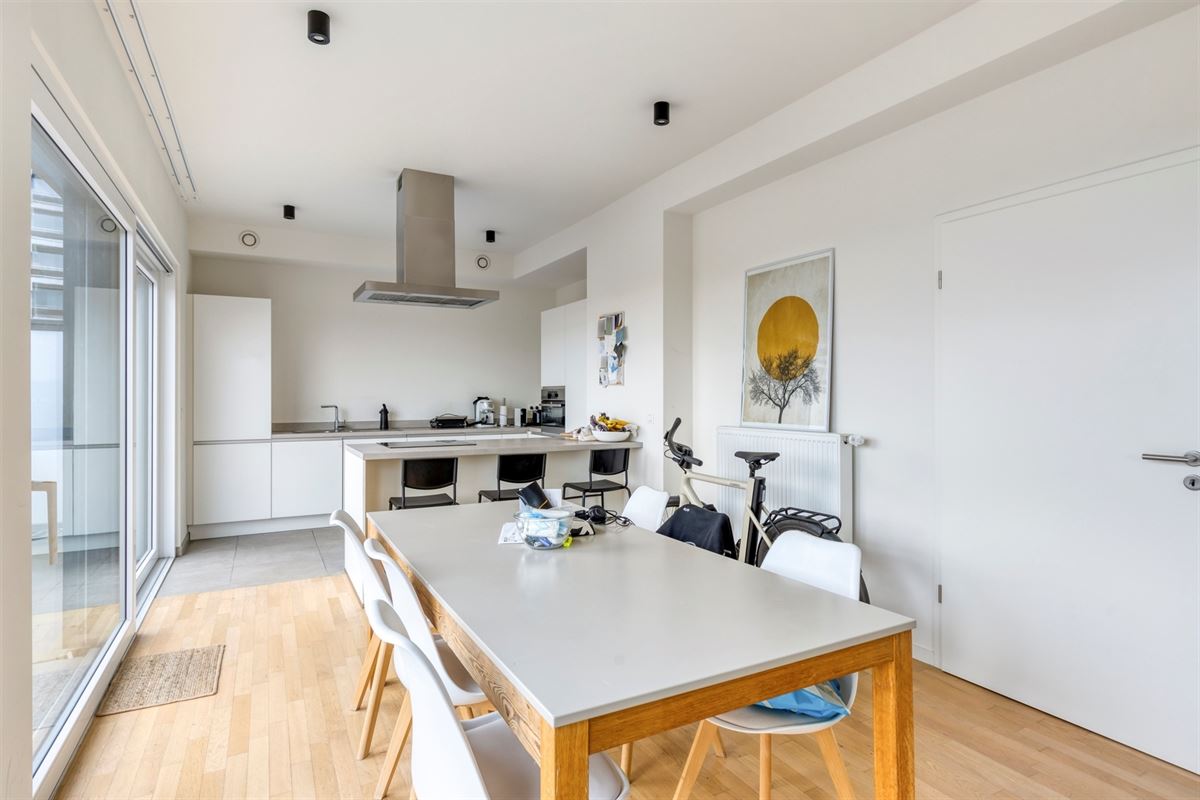 PENTHOUSE MET MAGNIFIEK TERRAS, 3 SLKS + AUTOSTAANPLAATS