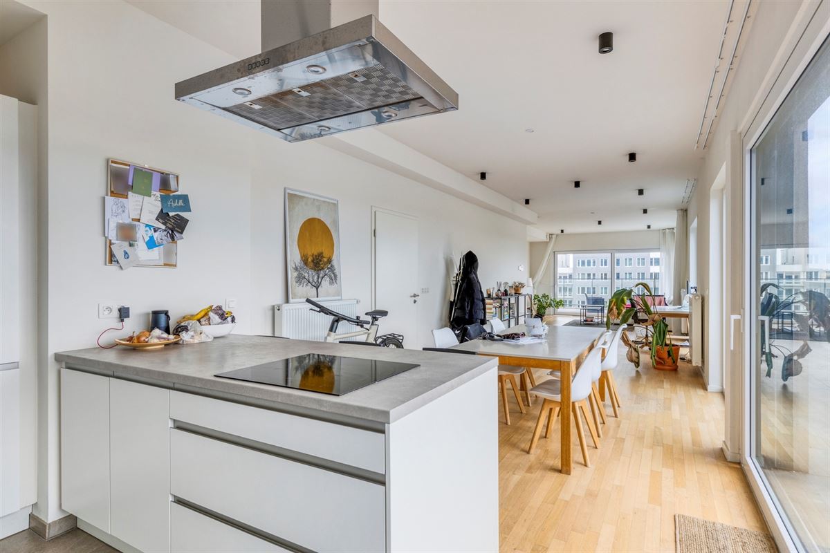 PENTHOUSE MET MAGNIFIEK TERRAS, 3 SLKS + AUTOSTAANPLAATS