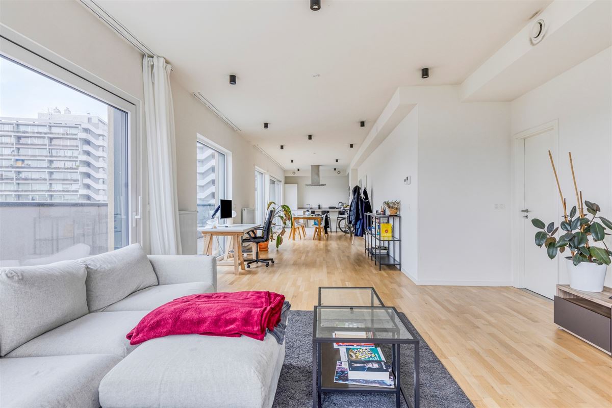 PENTHOUSE MET MAGNIFIEK TERRAS, 3 SLKS + AUTOSTAANPLAATS