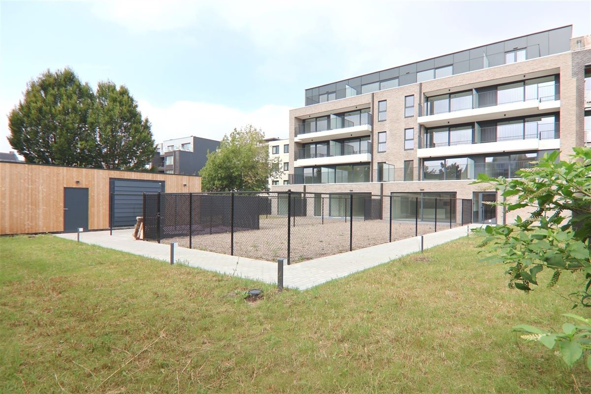 NIEUWBOUWAPP. IN HARTJE HASSELT MET 2 SLKS + TERRAS, TUIN & PARKING
