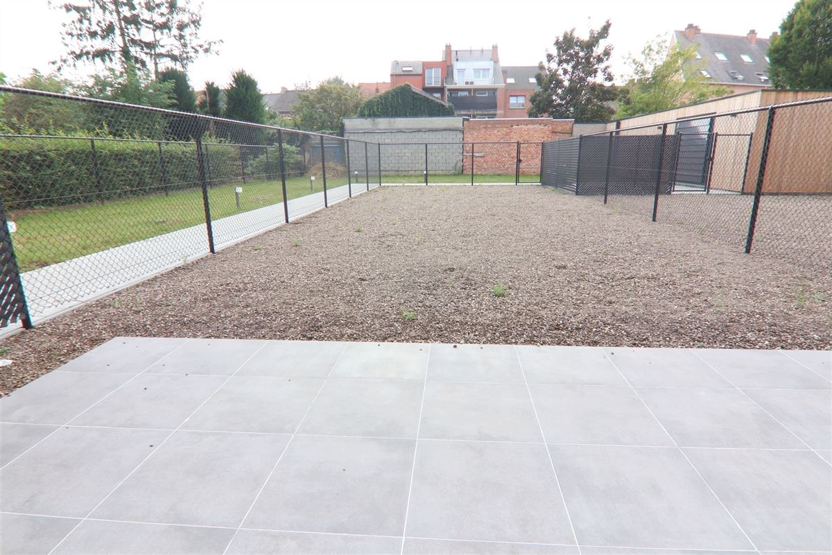 NIEUWBOUWAPP. IN HARTJE HASSELT MET 2 SLKS + TERRAS, TUIN & PARKING