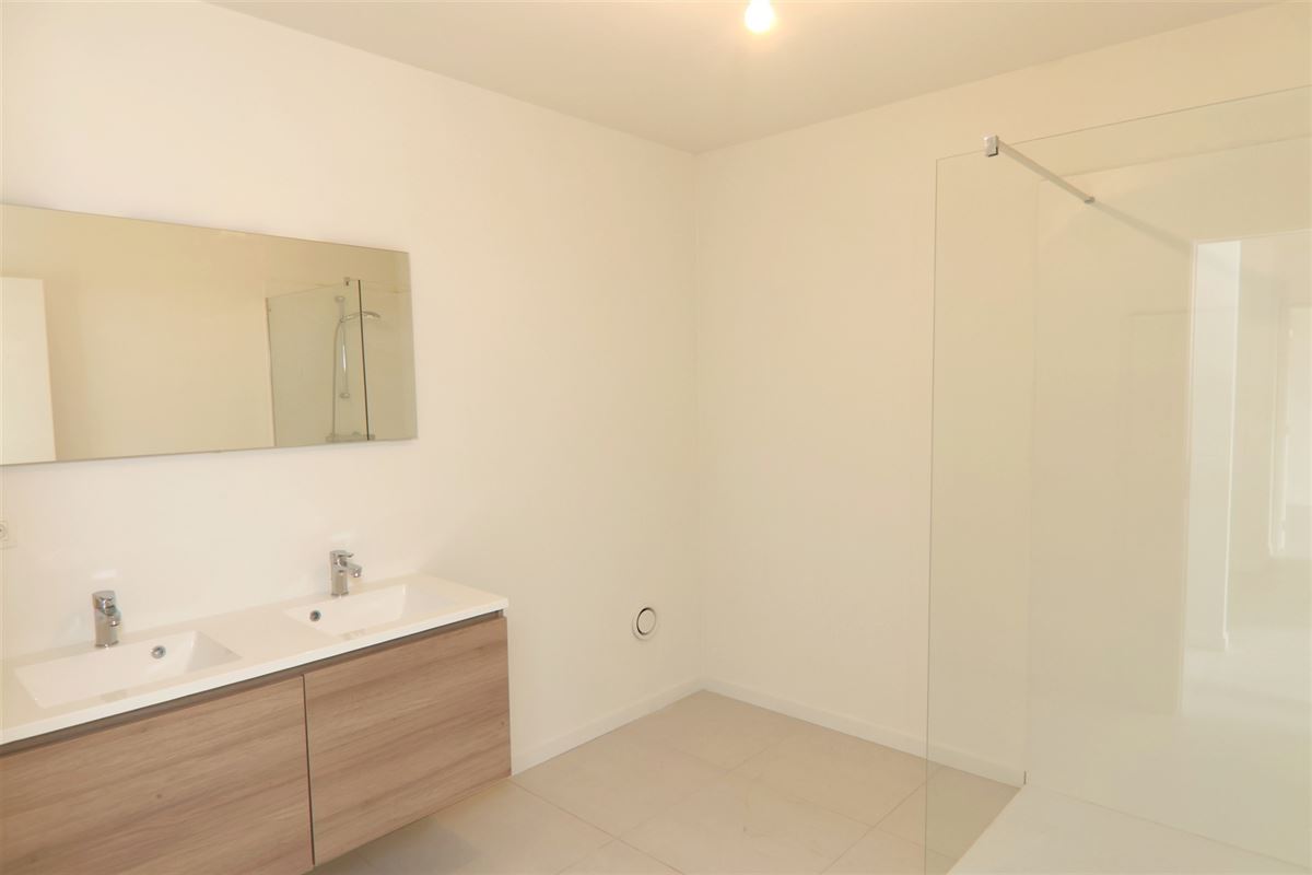 MODERNE HOB MET 3 SLKS + TUIN