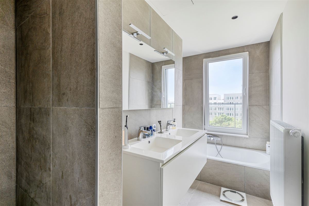 PENTHOUSE MET MAGNIFIEK TERRAS, 3 SLKS + AUTOSTAANPLAATS