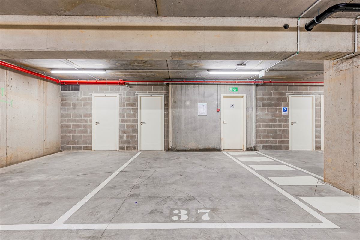 PENTHOUSE MET MAGNIFIEK TERRAS, 3 SLKS + AUTOSTAANPLAATS