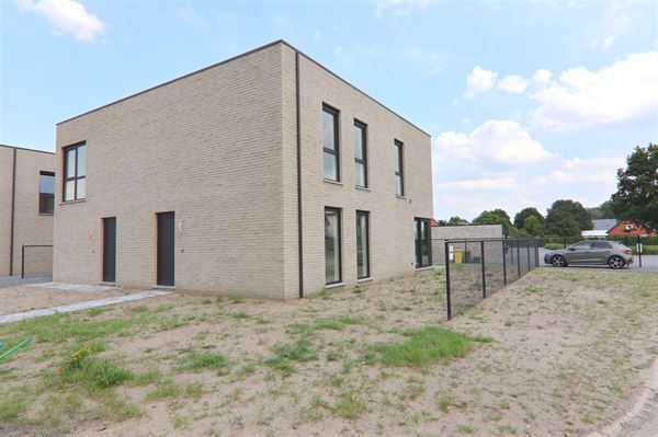 MODERNE HOB MET 3 SLKS + TUIN