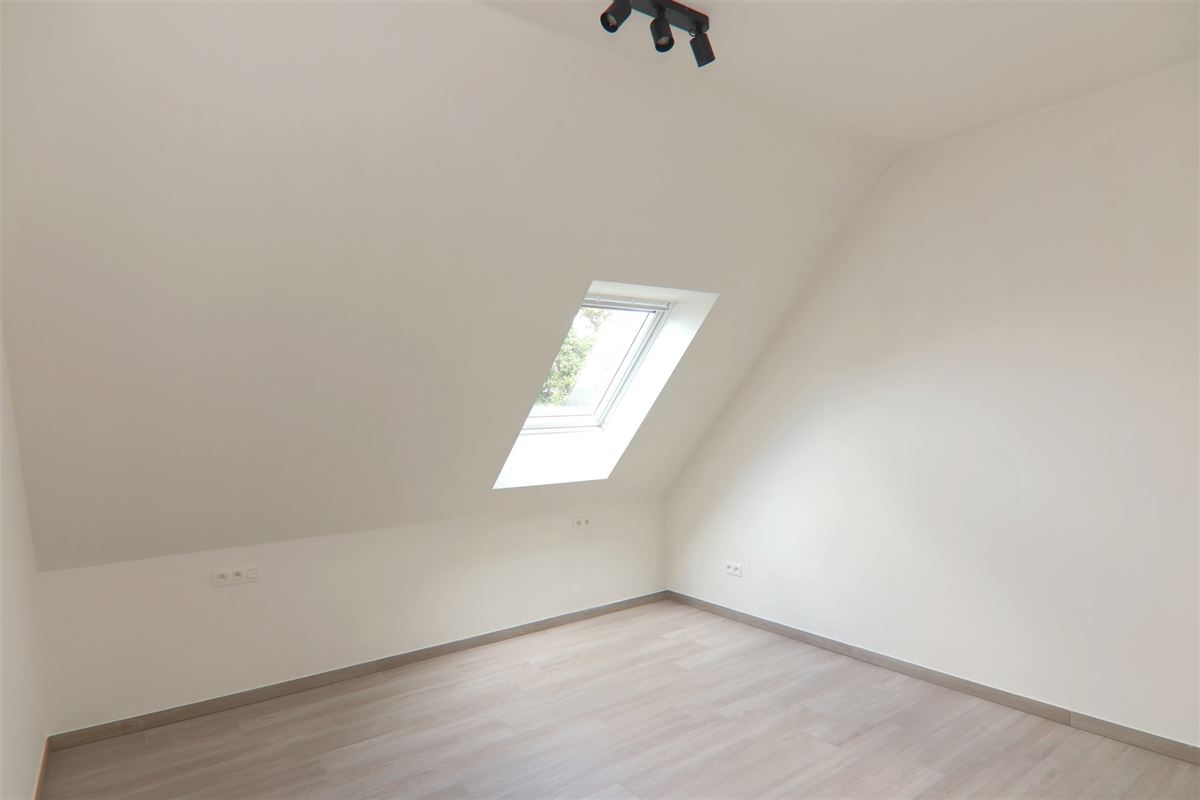 RUSTIG GELEGEN WONING MET 4 SLKS NABIJ HET STADSCENRUM