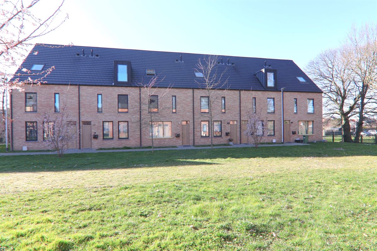 RUSTIG GELEGEN WONING MET 4 SLKS NABIJ HET STADSCENRUM