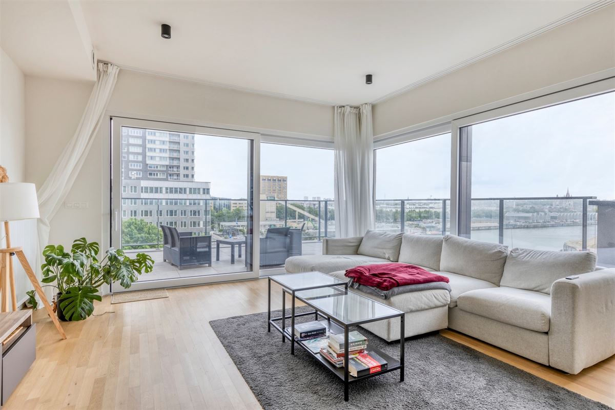 PENTHOUSE MET MAGNIFIEK TERRAS, 3 SLKS + AUTOSTAANPLAATS