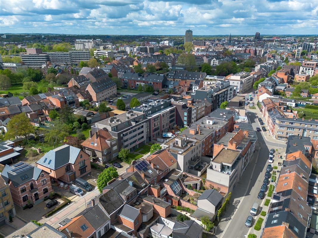 NIEUWBOUWAPP. IN HARTJE HASSELT MET 1 SLK + TERRAS & PARKING