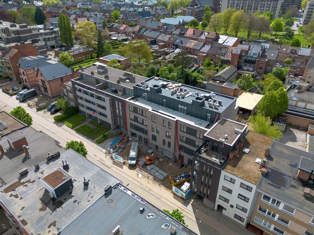 GESCHILDERD NIEUWBOUWAPP. IN HARTJE HASSELT + TERRAS & PARKING