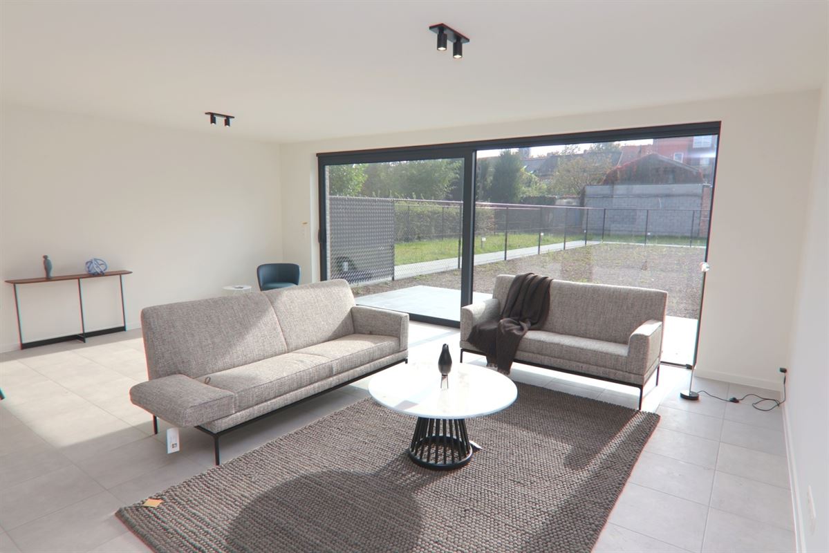 NIEUWBOUWAPP. IN HARTJE HASSELT MET 2 SLKS + TERRAS, TUIN & PARKING