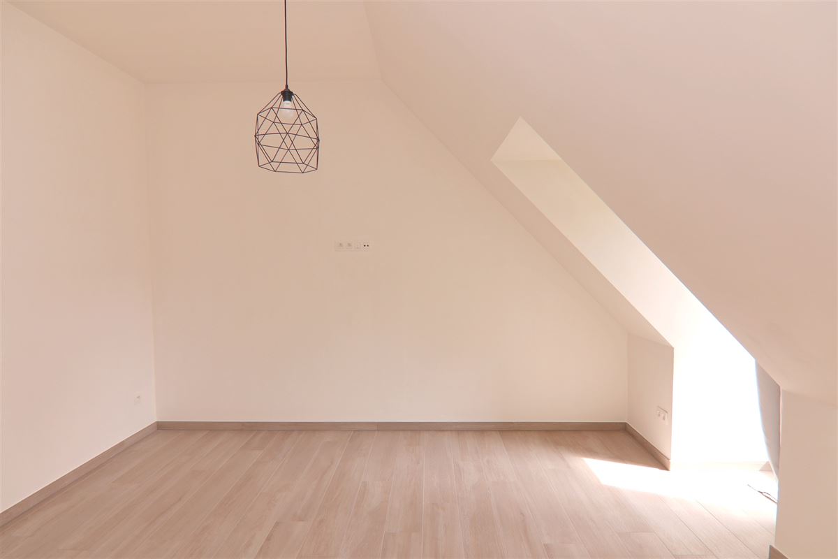 RUSTIG GELEGEN WONING MET 4 SLKS NABIJ HET STADSCENRUM