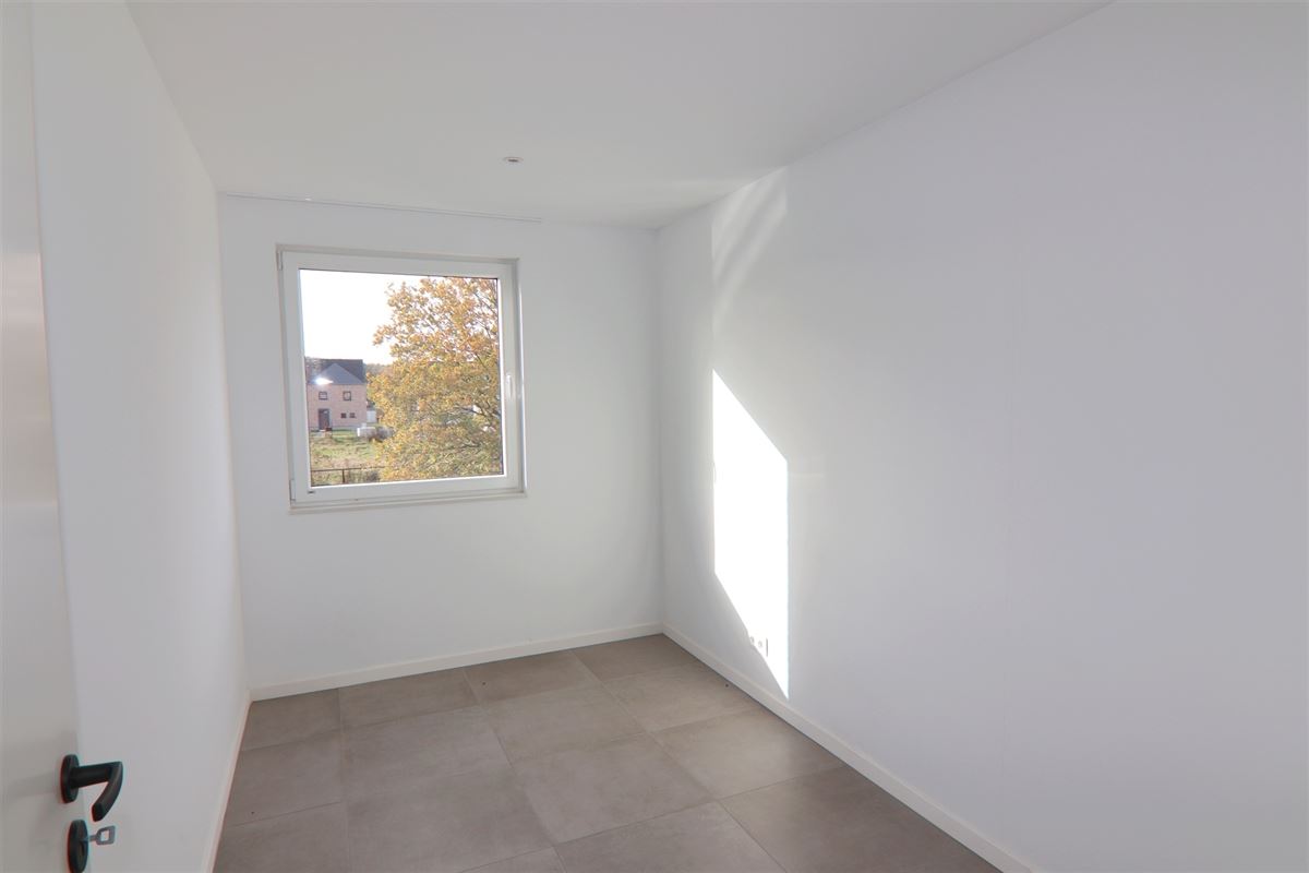 HEDENDAAGSE & ENERGIEZUINIGE HOB MET 3 SLKS & TUIN