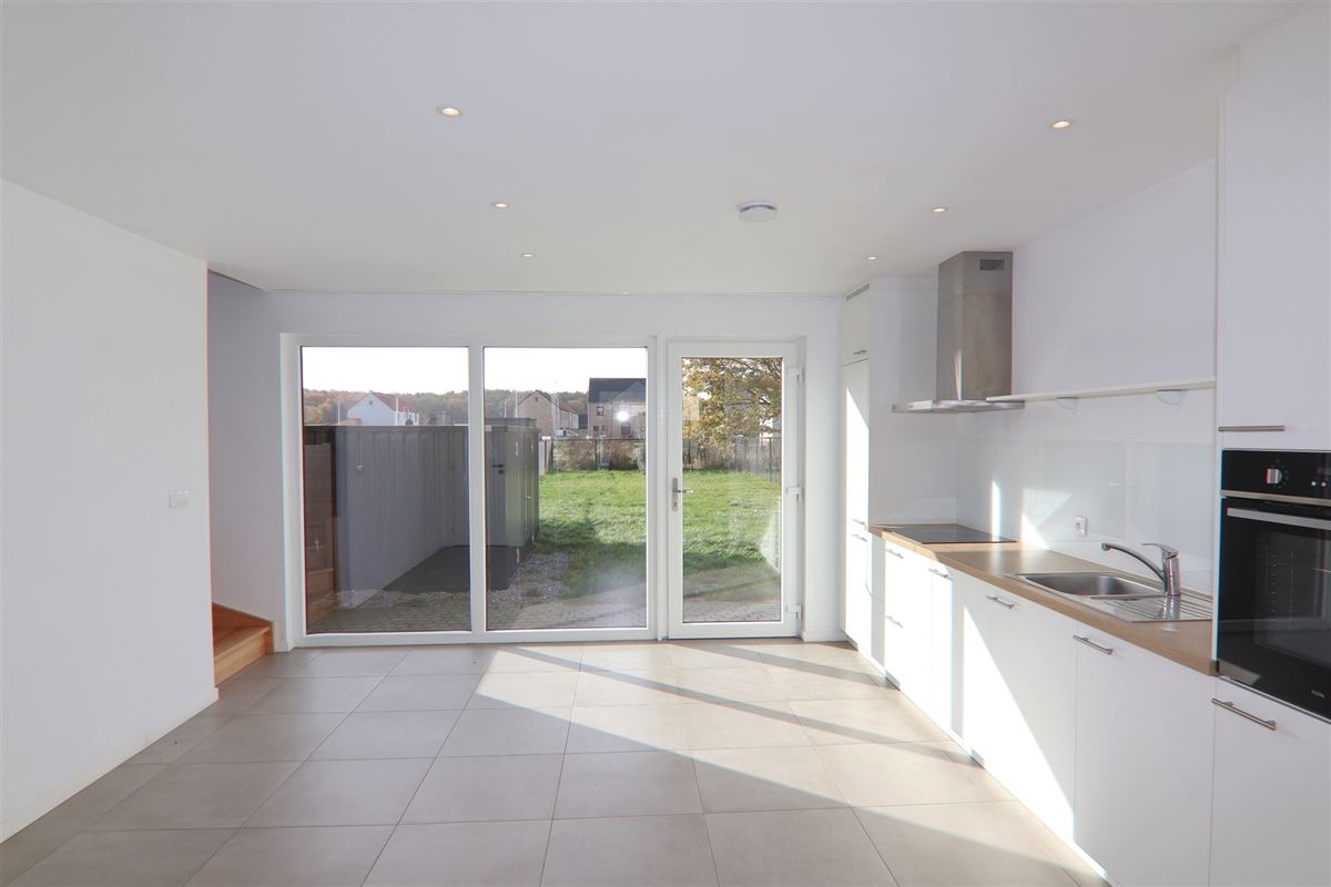 HEDENDAAGSE & ENERGIEZUINIGE HOB MET 3 SLKS & TUIN