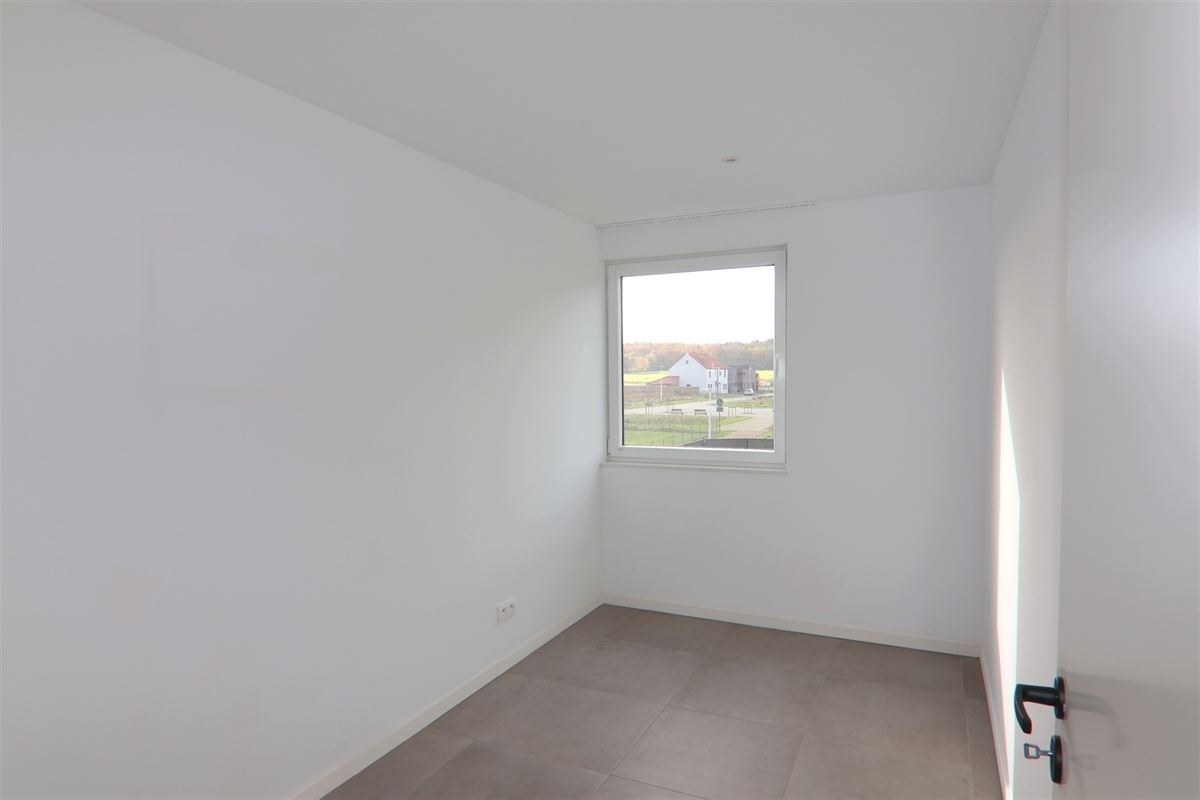 HEDENDAAGSE & ENERGIEZUINIGE HOB MET 3 SLKS & TUIN