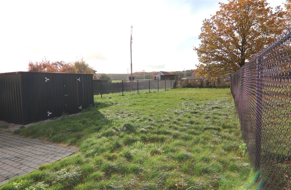 HEDENDAAGSE & ENERGIEZUINIGE HOB MET 3 SLKS & TUIN