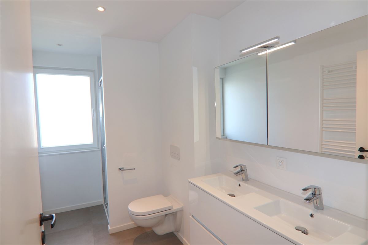 HEDENDAAGSE & ENERGIEZUINIGE HOB MET 3 SLKS & TUIN