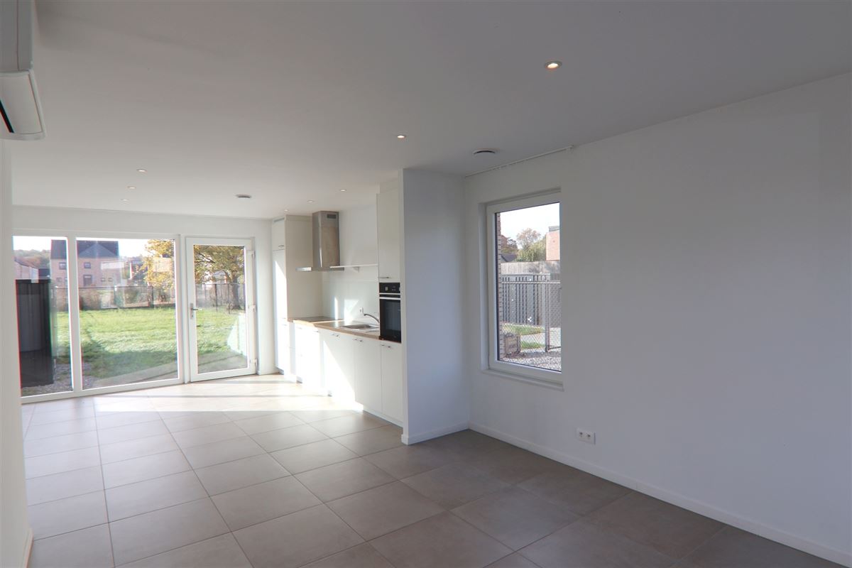 HEDENDAAGSE & ENERGIEZUINIGE HOB MET 3 SLKS & TUIN