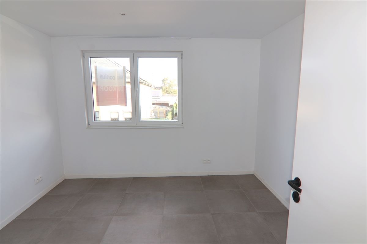 HEDENDAAGSE & ENERGIEZUINIGE HOB MET 3 SLKS & TUIN