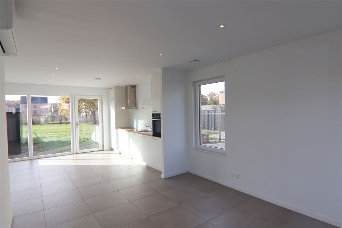 HEDENDAAGSE & ENERGIEZUINIGE HOB MET 3 SLKS & TUIN