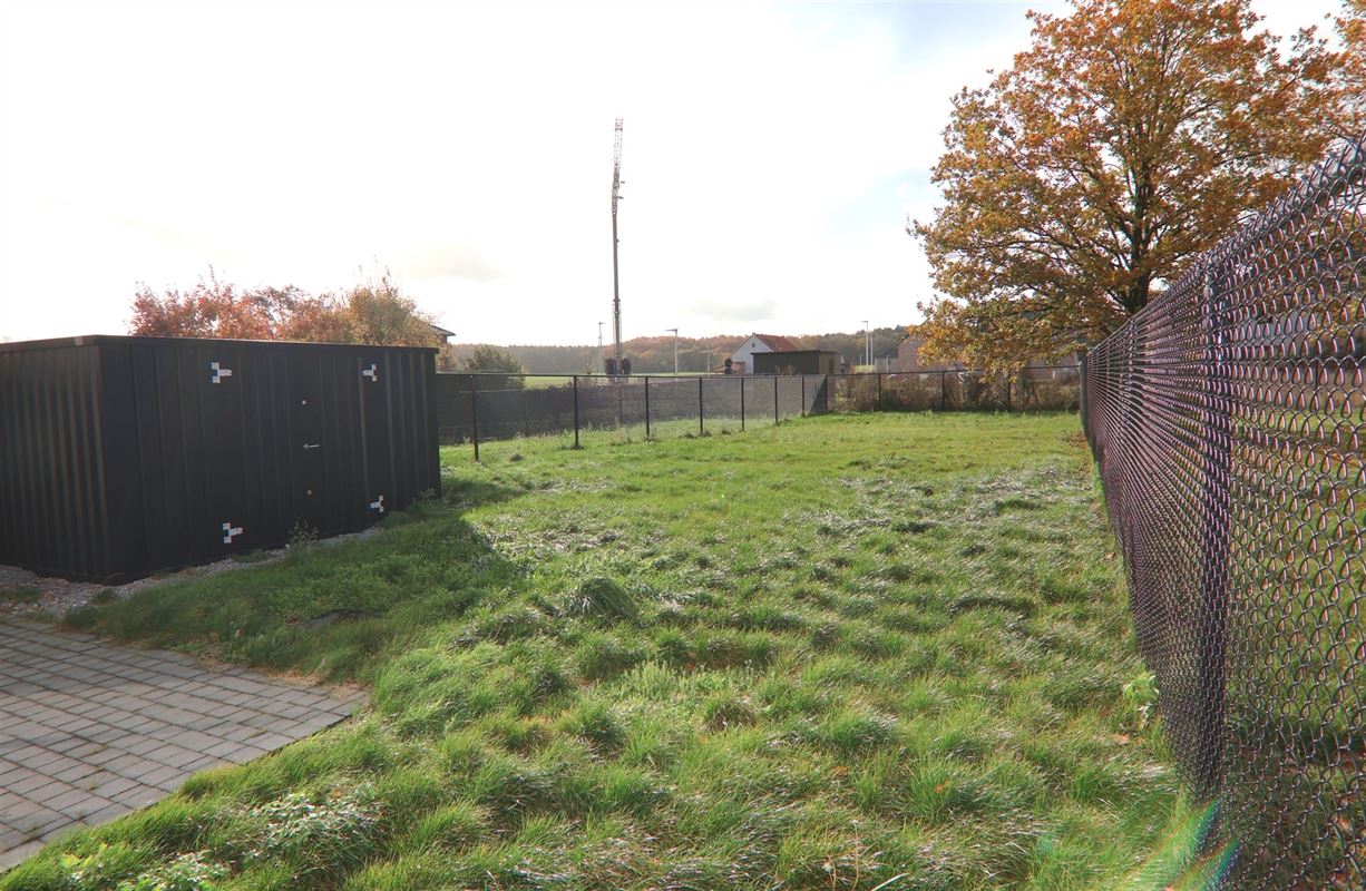 HEDENDAAGSE & ENERGIEZUINIGE HOB MET 3 SLKS & TUIN