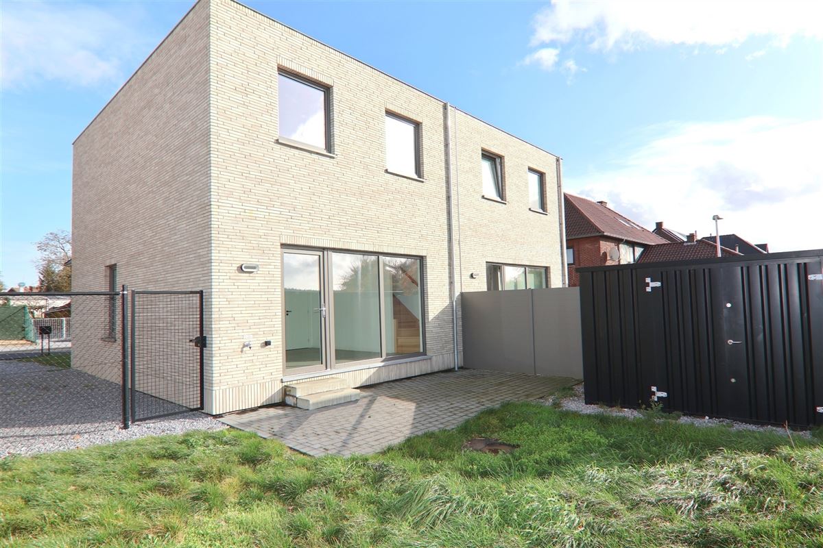 HEDENDAAGSE & ENERGIEZUINIGE HOB MET 3 SLKS & TUIN