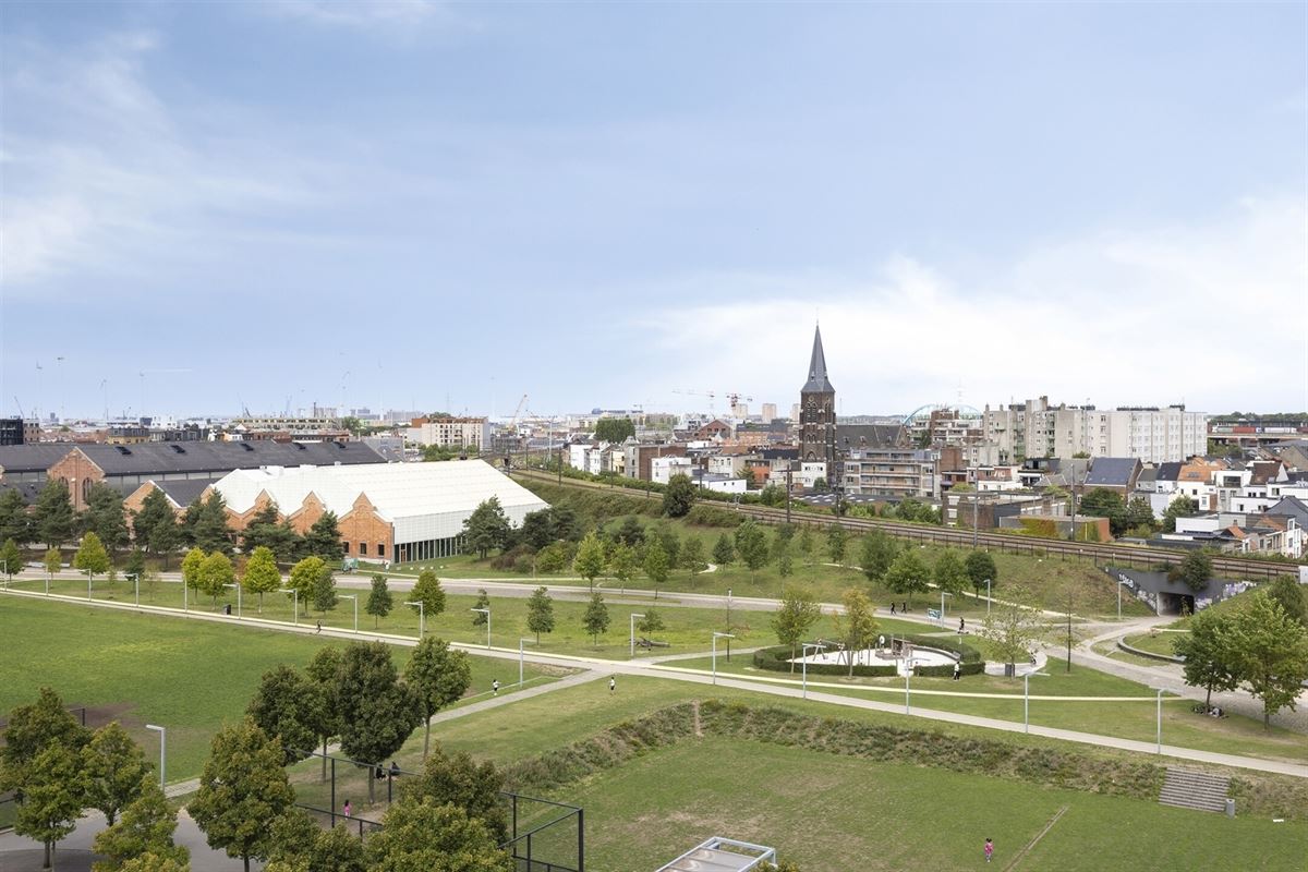 FRIENDFLAT MET PARKZICHT, 3 SLKS & 3 BADKS