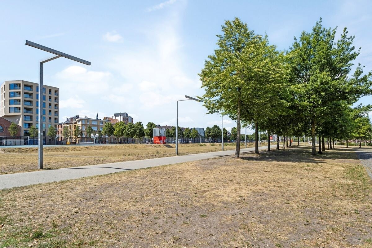 CENTRAAL GELEGEN APP. MET 2 SLKS + TERRAS