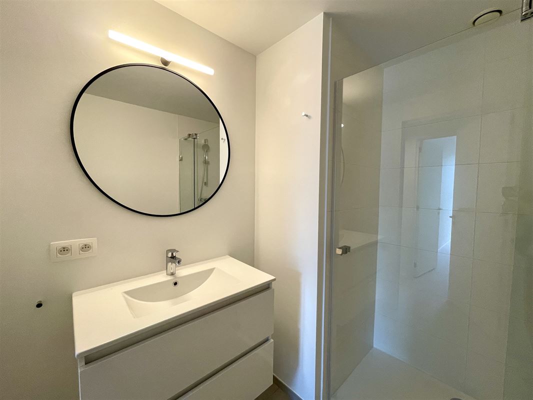 FRIENDFLAT MET TERRAS, 3 SLKS & 3 BADKS