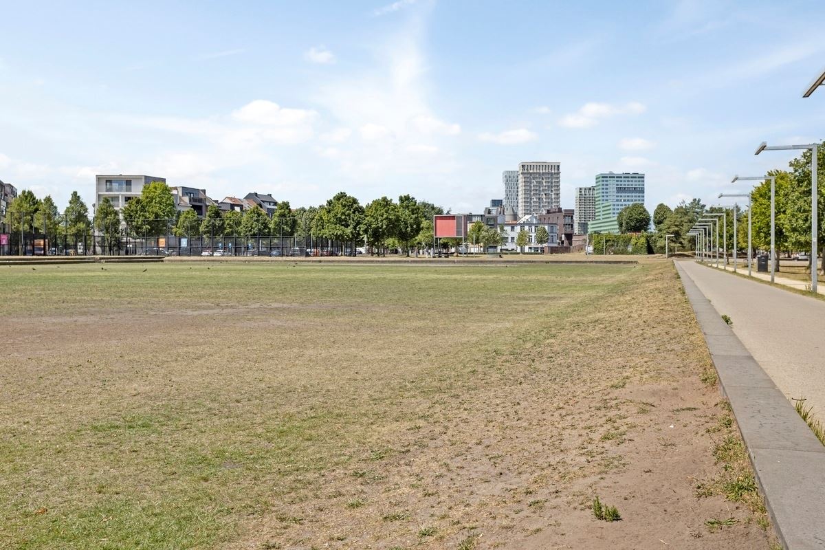 CENTRAAL GELEGEN APP. MET 2 SLKS + TERRAS