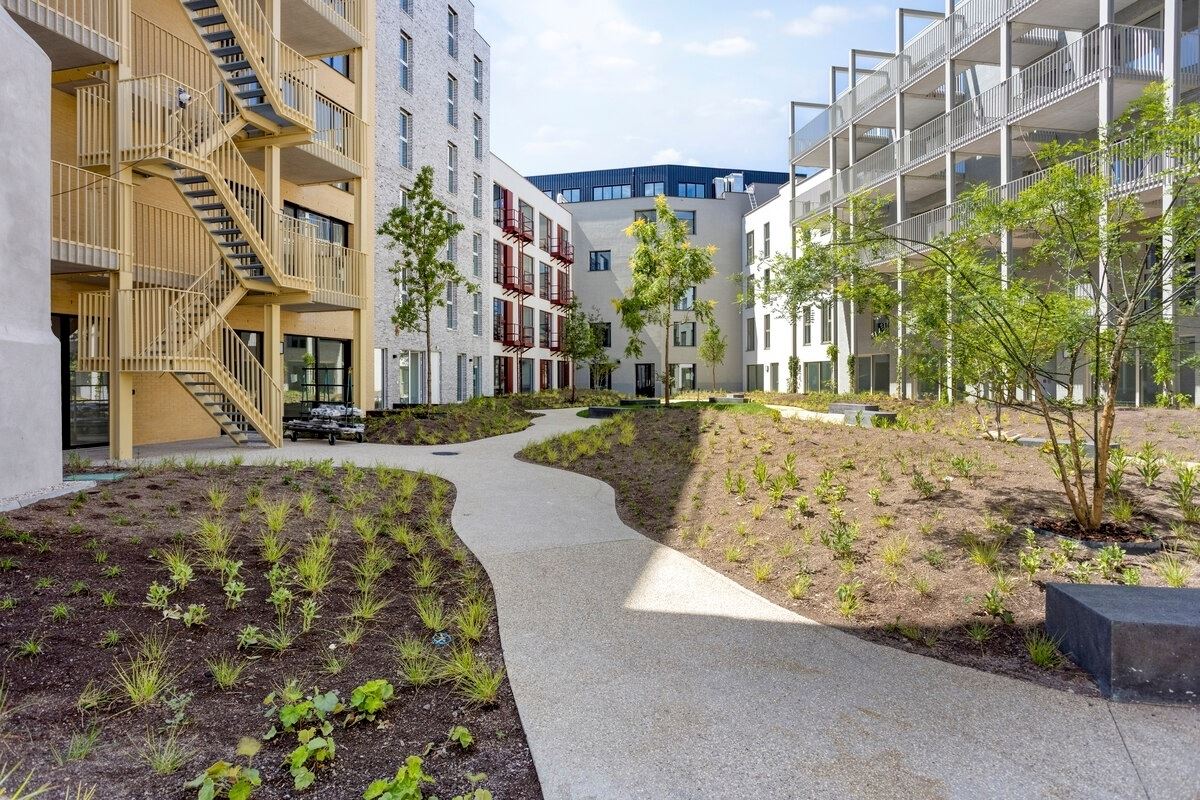 CENTRAAL GELEGEN APP. MET 2 SLKS + TERRAS