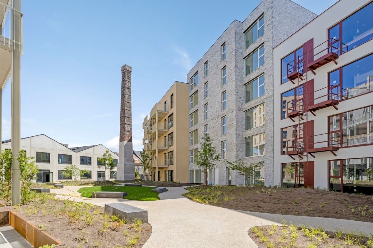 CENTRAAL GELEGEN APP. MET 2 SLKS + TERRAS