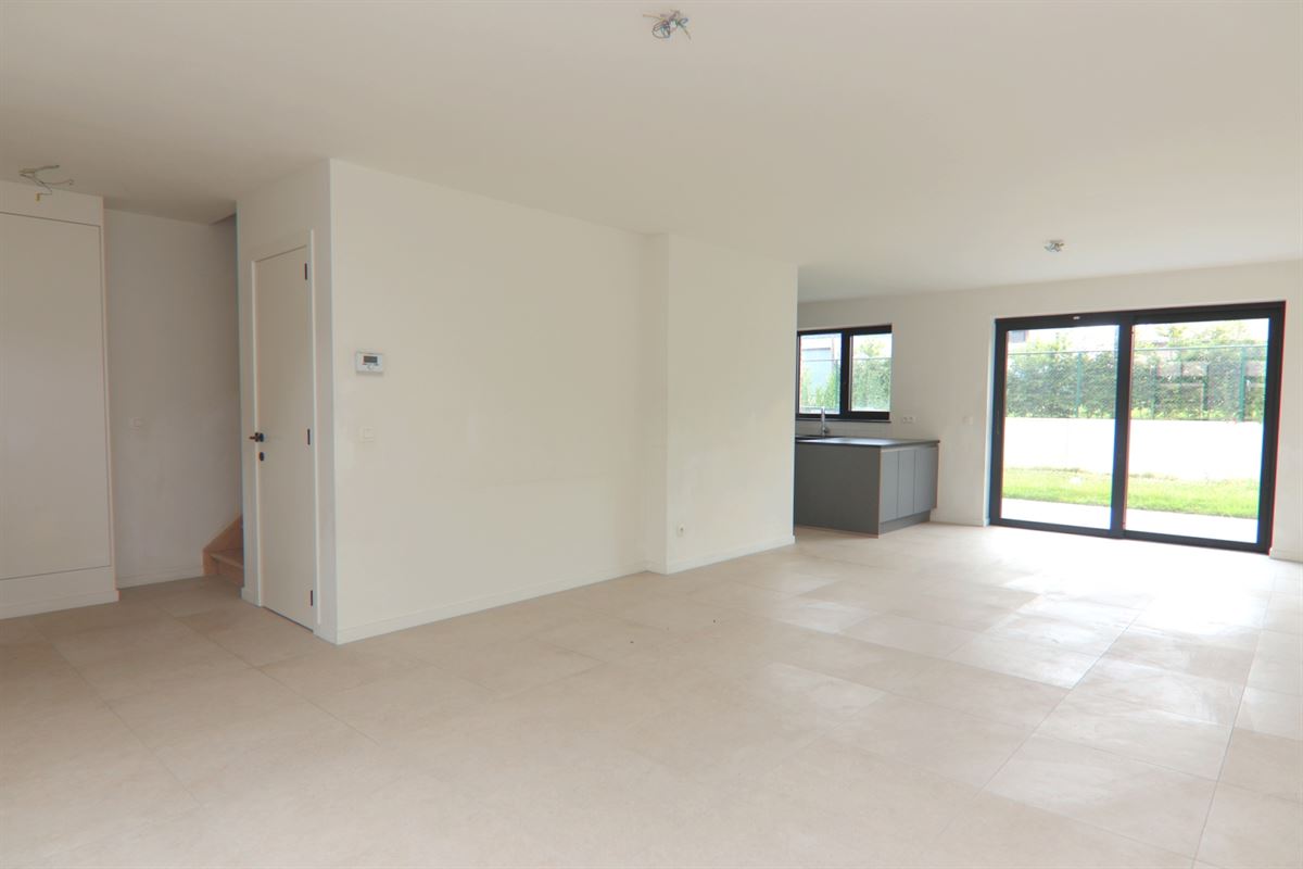 LANDELIJKE HUURWONING MET 3 SLKS, CARPORT + TUIN