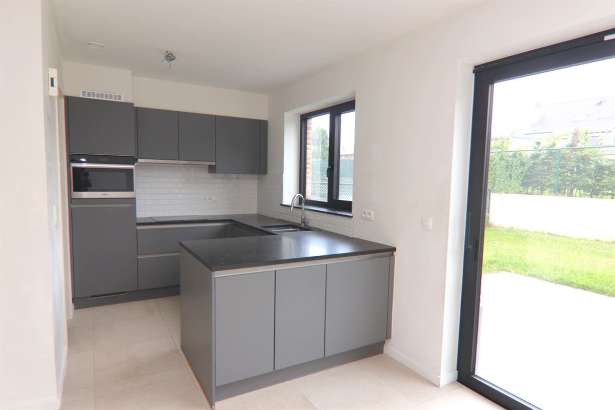 LANDELIJKE HUURWONING MET 3 SLKS, CARPORT + TUIN