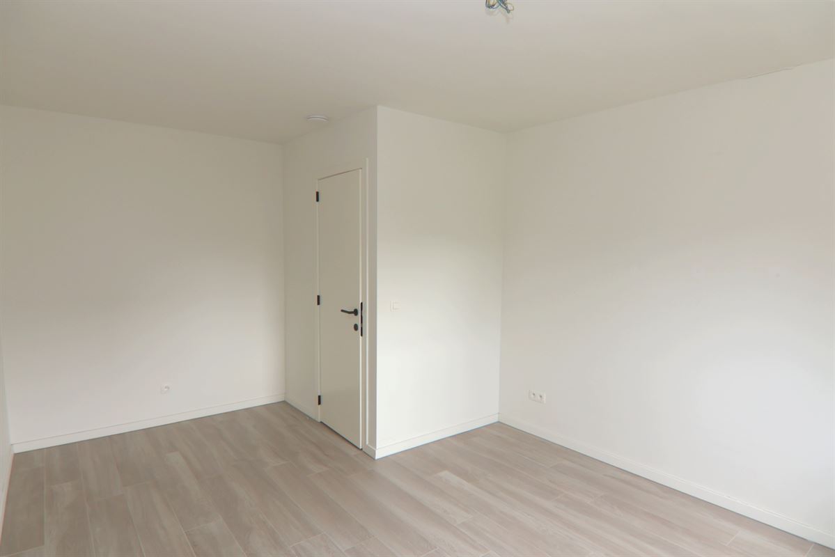 LANDELIJKE HUURWONING MET 3 SLKS, CARPORT + TUIN