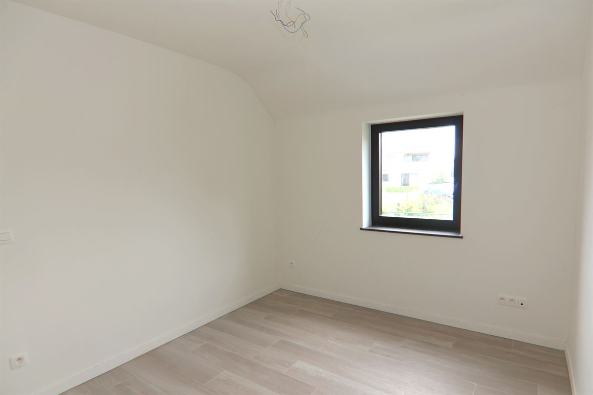 LANDELIJKE HUURWONING MET 3 SLKS, CARPORT + TUIN